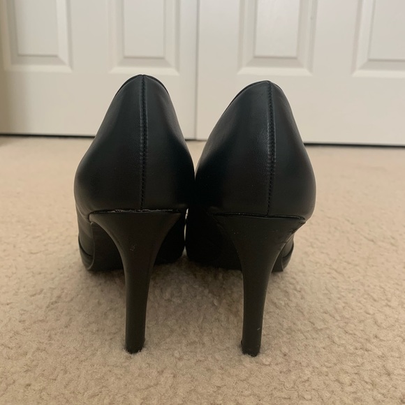 Cathy Jean Black Leather Pointed Heels - Picture 4 of 8